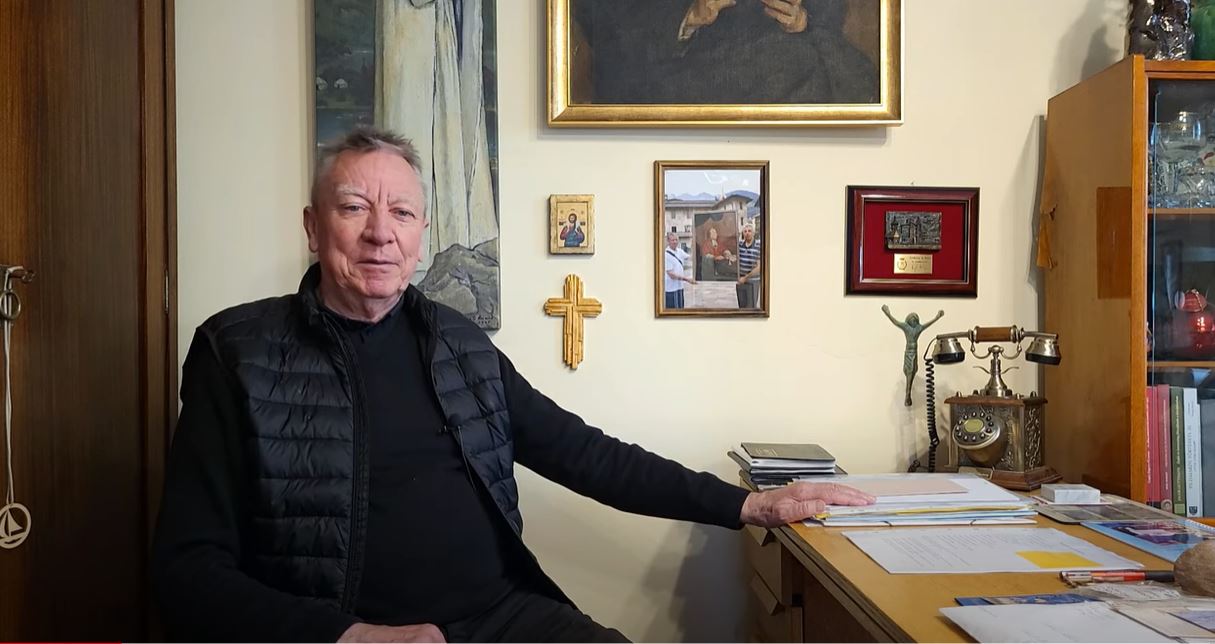 A nyugalmazott püspök szétosztja mindenét